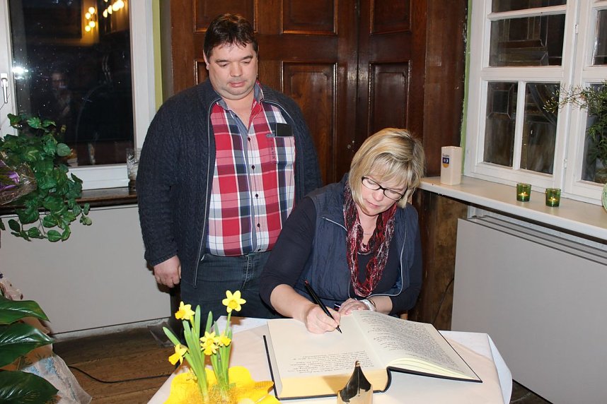 Erste Seiten des Goldenen Buches