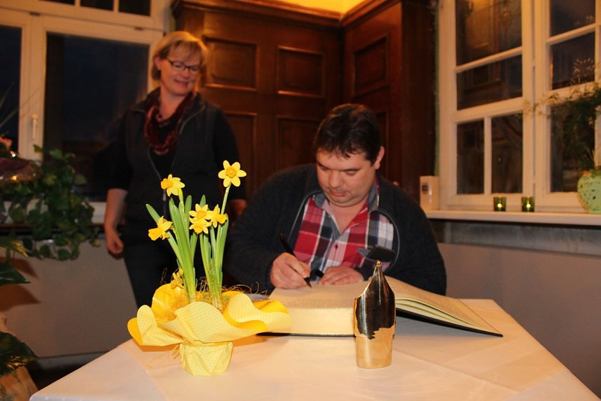 Erste Seiten des Goldenen Buches