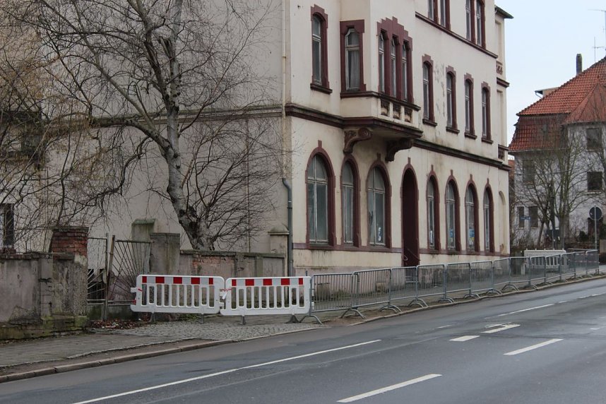 Sanieren, abrei&szlig;en oder einst&uuml;rzen lassen?