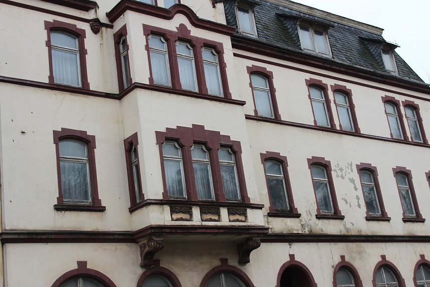 Sanieren, abrei&szlig;en oder einst&uuml;rzen lassen?