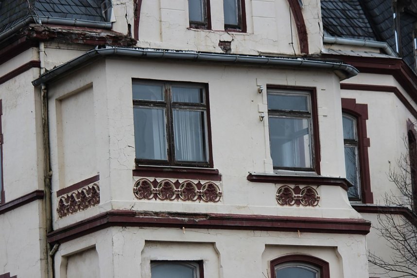 Sanieren, abrei&szlig;en oder einst&uuml;rzen lassen?