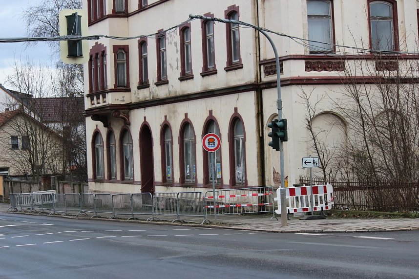 Sanieren, abrei&szlig;en oder einst&uuml;rzen lassen?