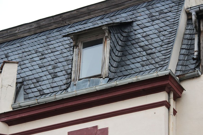 Sanieren, abrei&szlig;en oder einst&uuml;rzen lassen?