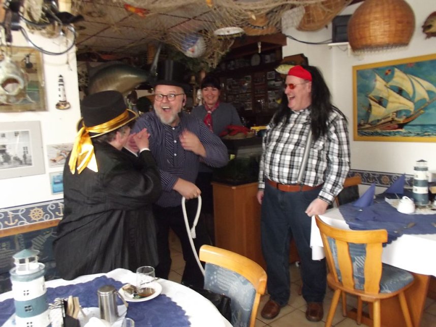 Beim singenden Fischkoch in Vehra