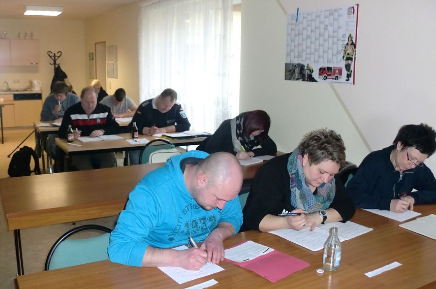 Kreisausbildung f&uuml;r Sprechfunker der Feuerwehr