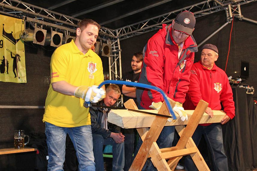 Maibaumk&ouml;nig im Stechen ermittelt