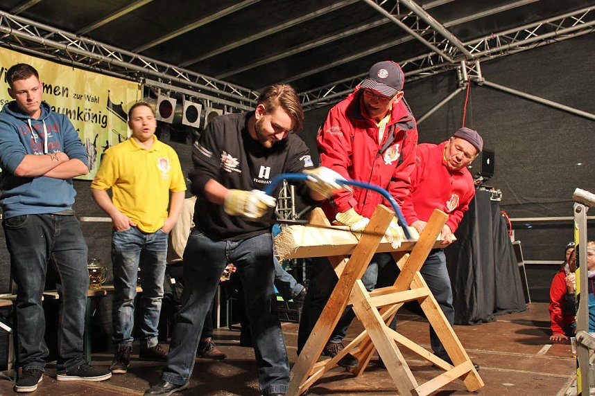 Maibaumk&ouml;nig im Stechen ermittelt