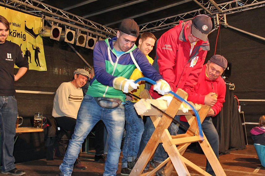 Maibaumk&ouml;nig im Stechen ermittelt