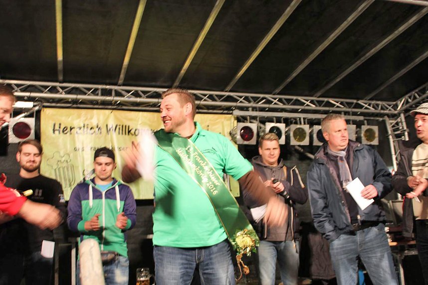 Maibaumk&ouml;nig im Stechen ermittelt