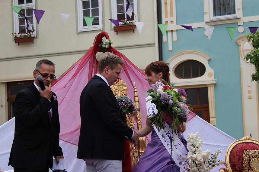 Fliederprinzessin in Amt eingef&uuml;hrt