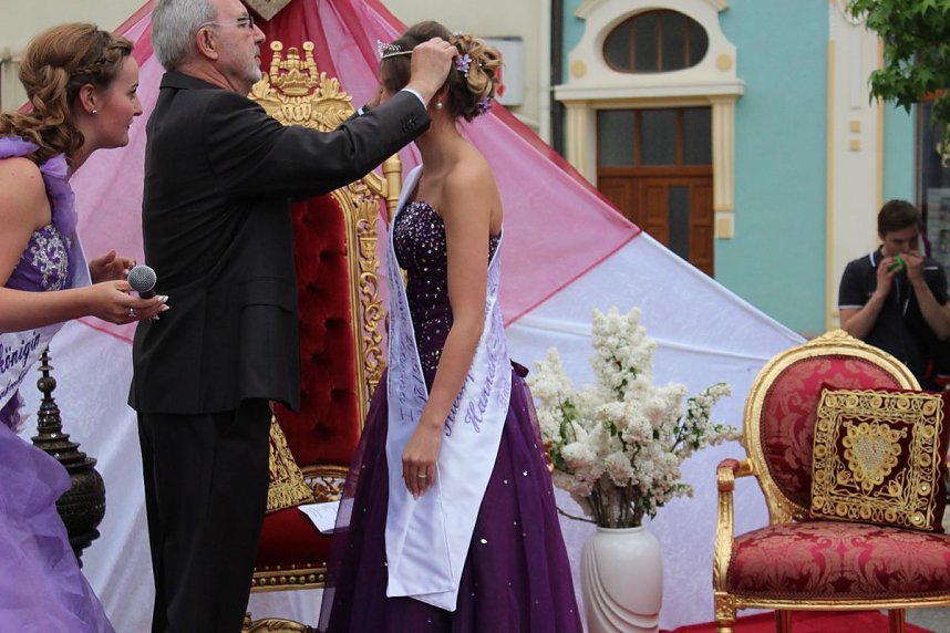 Fliederprinzessin in Amt eingef&uuml;hrt