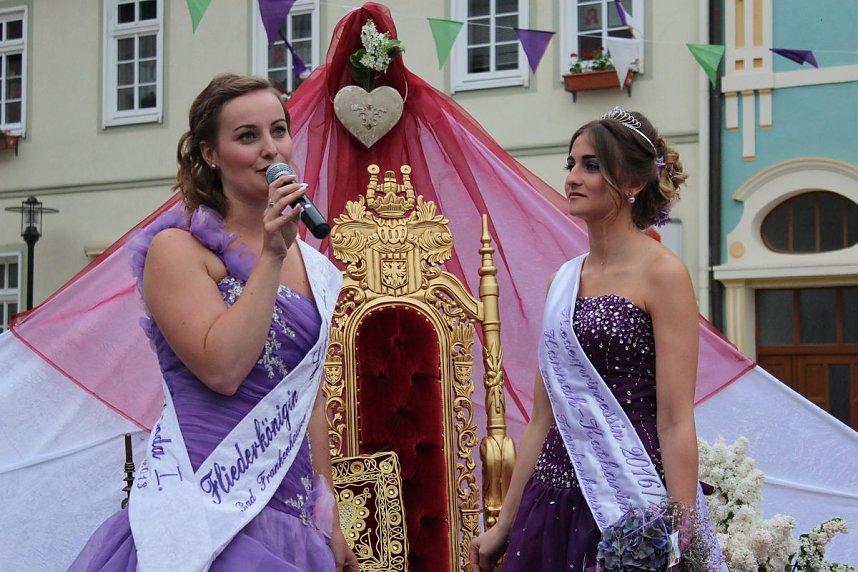 Fliederprinzessin in Amt eingef&uuml;hrt