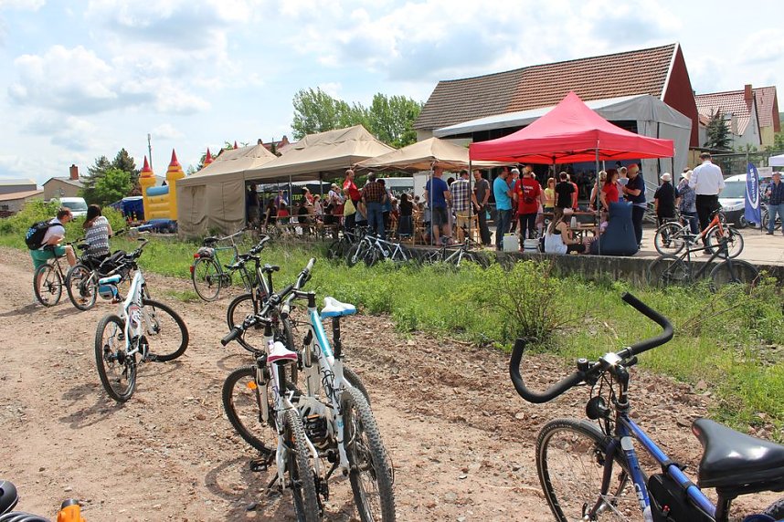 R&auml;der und Radfahrer ohne Ende