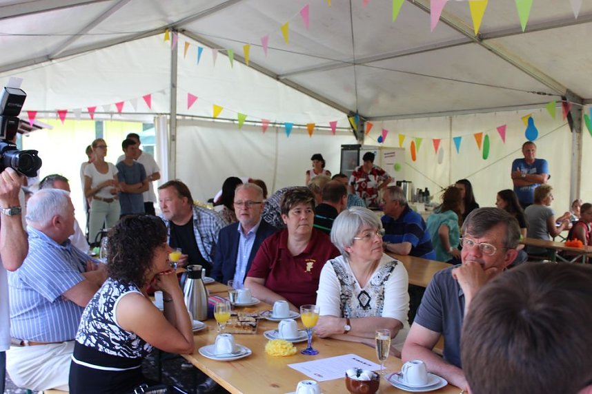 "Wir bauen Br&uuml;cken"