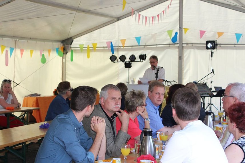 "Wir bauen Br&uuml;cken"