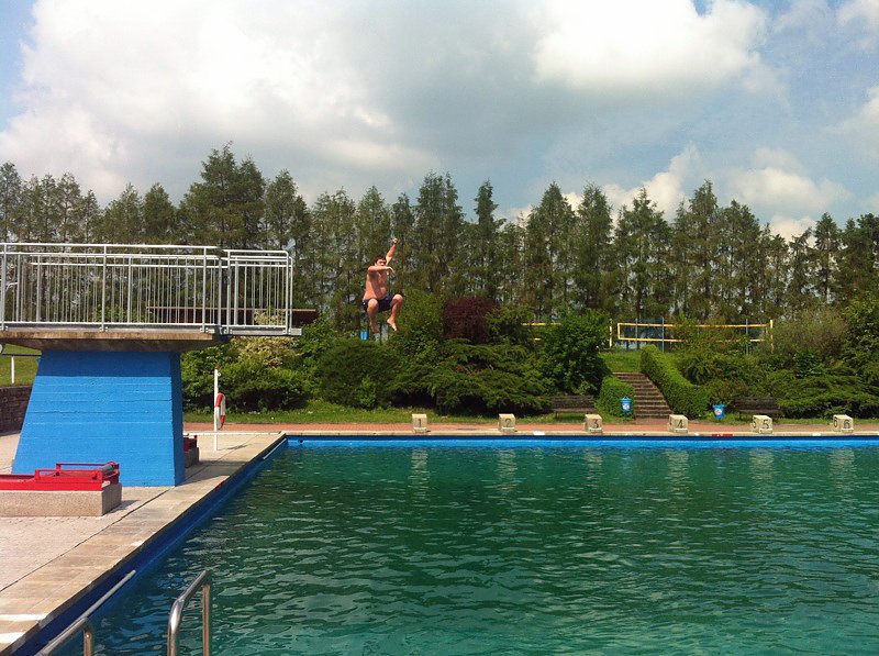 Neugestalteter Sprungturm in Betrieb