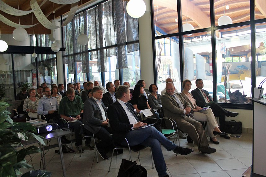 Mit Unternehmern gefr&uuml;hst&uuml;ckt