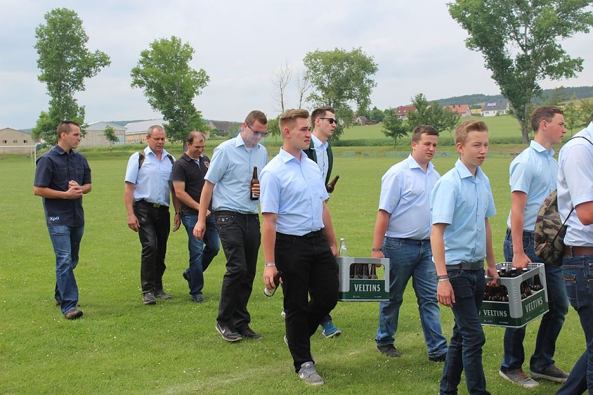 Laubk&ouml;nig gekr&ouml;nt - Geheimnis der Hofdamen gel&uuml;ftet!