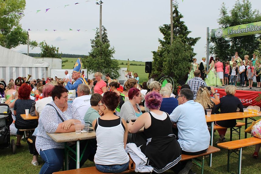 Laubk&ouml;nig gekr&ouml;nt - Geheimnis der Hofdamen gel&uuml;ftet!