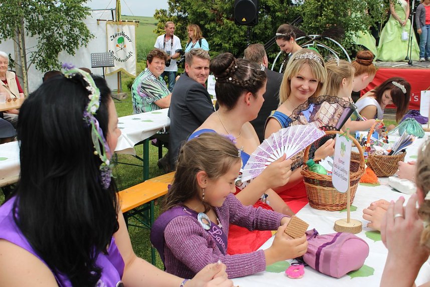 Laubk&ouml;nig gekr&ouml;nt - Geheimnis der Hofdamen gel&uuml;ftet!