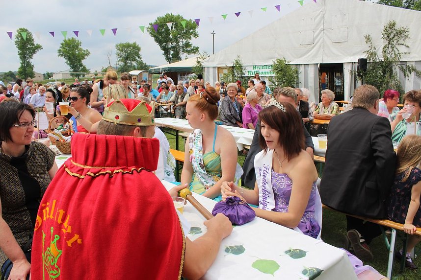 Laubk&ouml;nig gekr&ouml;nt - Geheimnis der Hofdamen gel&uuml;ftet!