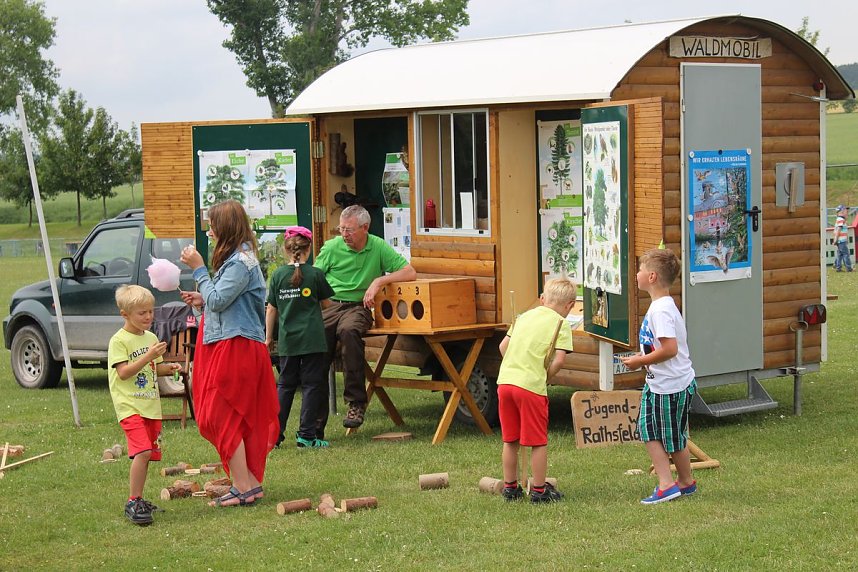 Laubk&ouml;nig gekr&ouml;nt - Geheimnis der Hofdamen gel&uuml;ftet!