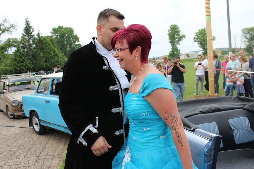 Laubk&ouml;nig gekr&ouml;nt - Geheimnis der Hofdamen gel&uuml;ftet!