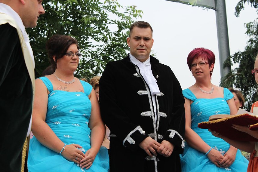 Laubk&ouml;nig gekr&ouml;nt - Geheimnis der Hofdamen gel&uuml;ftet!