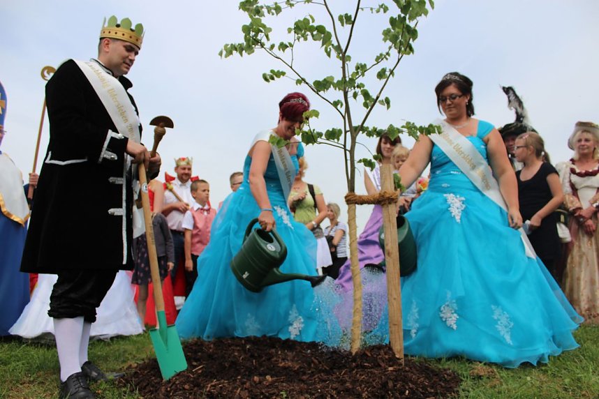 Laubk&ouml;nig gekr&ouml;nt - Geheimnis der Hofdamen gel&uuml;ftet!