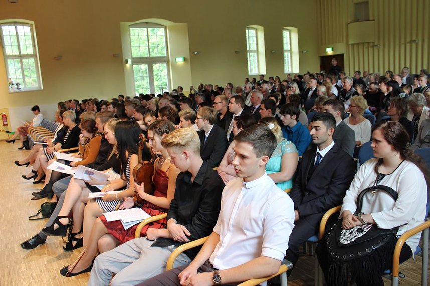 Zeugnisse &uuml;bergeben