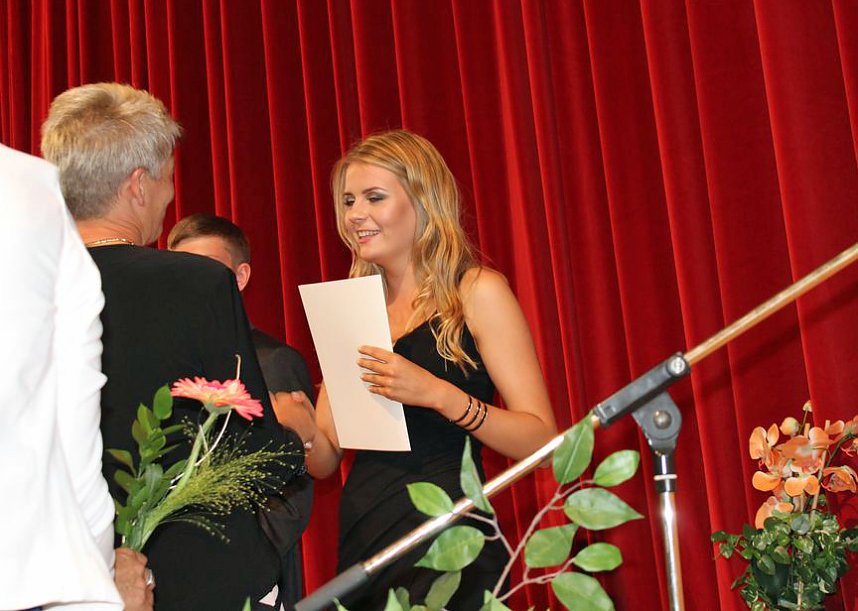 Zeugnisse &uuml;bergeben