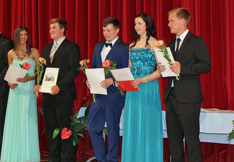 Zeugnisse &uuml;bergeben