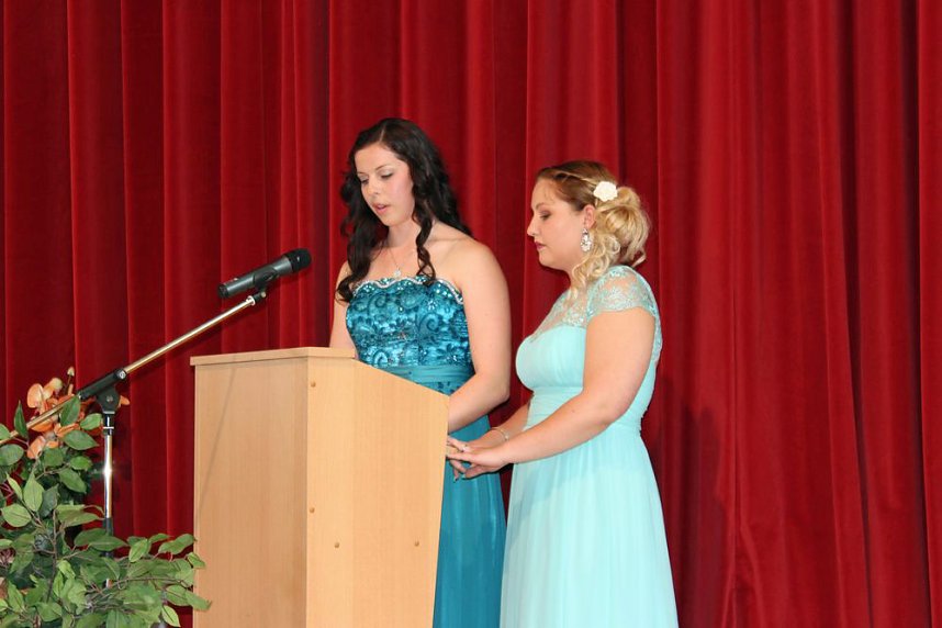 Zeugnisse &uuml;bergeben