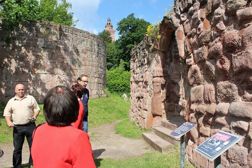 Klingender Wanderweg &uuml;bergeben