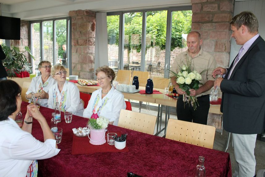 Klingender Wanderweg &uuml;bergeben