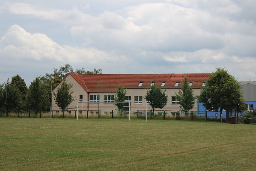 Spatenstich f&uuml;r den Sportplatz