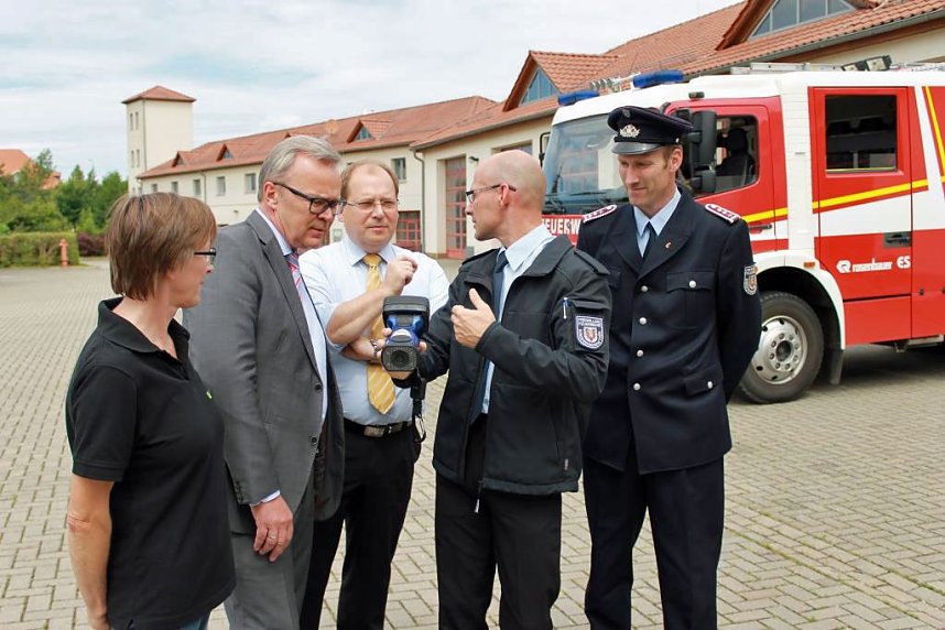 &Uuml;bergabe einer  W&auml;rmebildkamera an die Feuerwehr Sondershausen