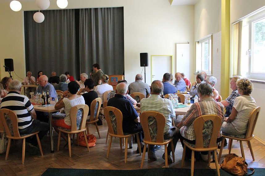 &Uuml;ber Ostrenten diskutiert