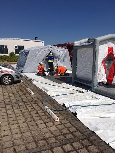 Hei&szlig;er Tanz der Rettungskr&auml;fte