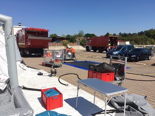 Hei&szlig;er Tanz der Rettungskr&auml;fte