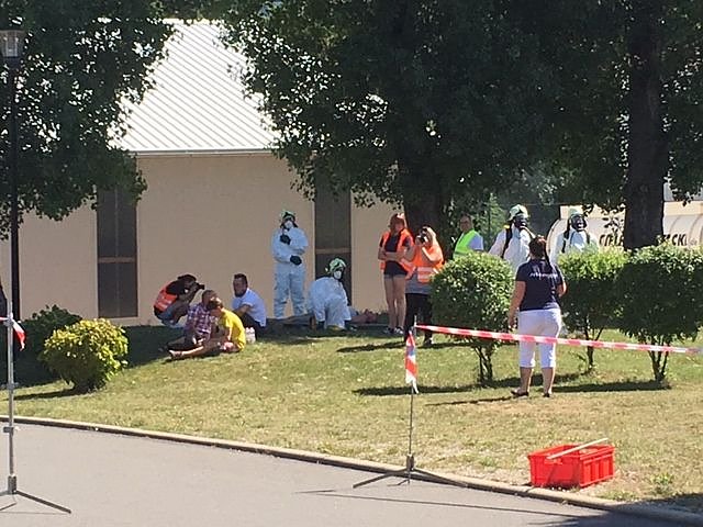 Hei&szlig;er Tanz der Rettungskr&auml;fte