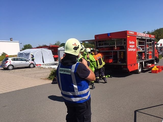 Hei&szlig;er Tanz der Rettungskr&auml;fte