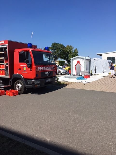 Hei&szlig;er Tanz der Rettungskr&auml;fte