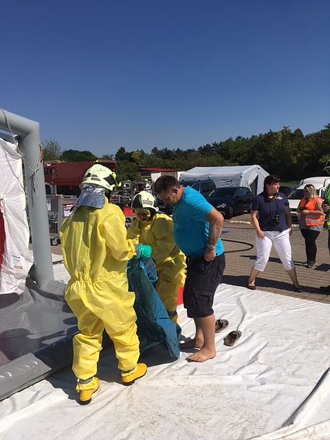 Hei&szlig;er Tanz der Rettungskr&auml;fte