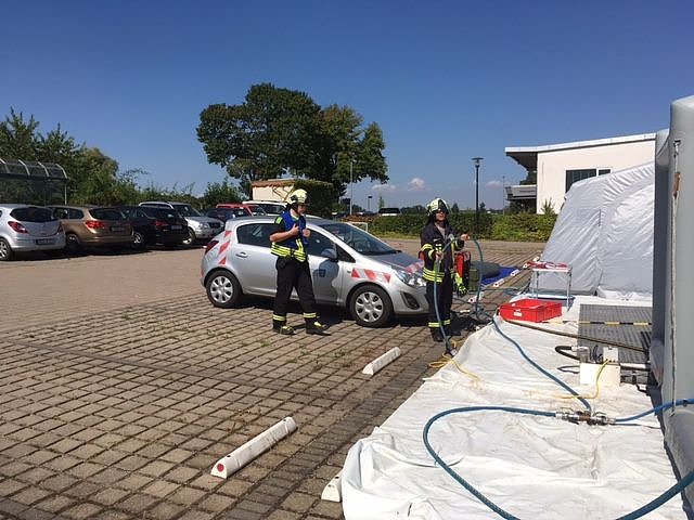 Hei&szlig;er Tanz der Rettungskr&auml;fte