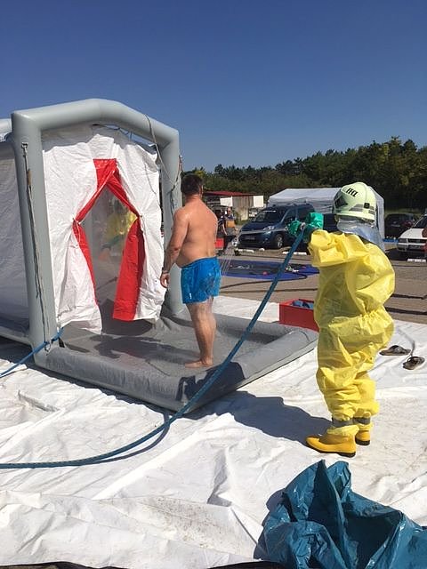 Hei&szlig;er Tanz der Rettungskr&auml;fte