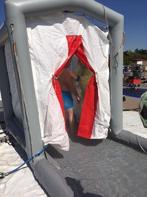 Hei&szlig;er Tanz der Rettungskr&auml;fte