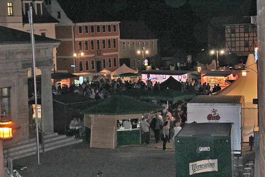 Markt beim Weinfest voll
