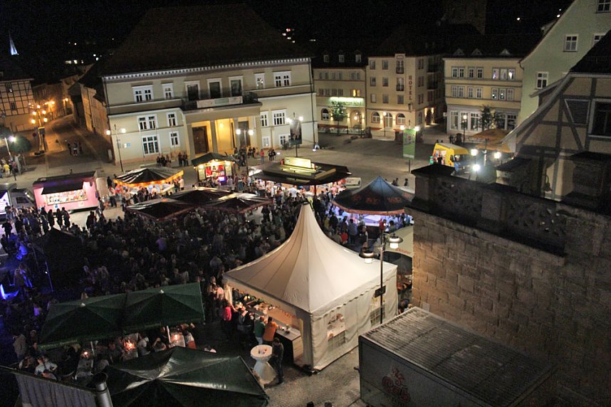 Markt beim Weinfest voll