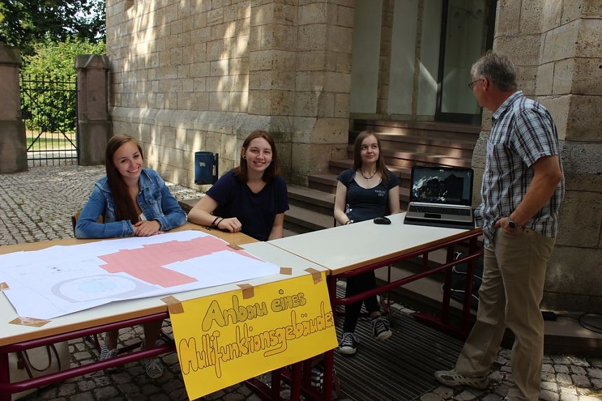 Was f&uuml;r ein Andrang beim Schulfest!